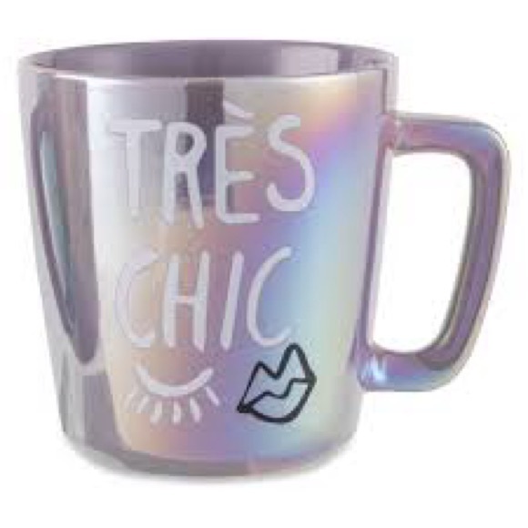 Other - Iridescent Mug with 'Très Chic' Design